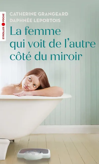 Visuel de La femme qui voit de l'autre côté du miroir